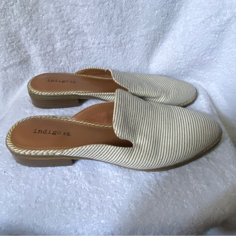 Indigo Rd Shoes Women’s Size 8M Slip On Pointed Toe Stripes